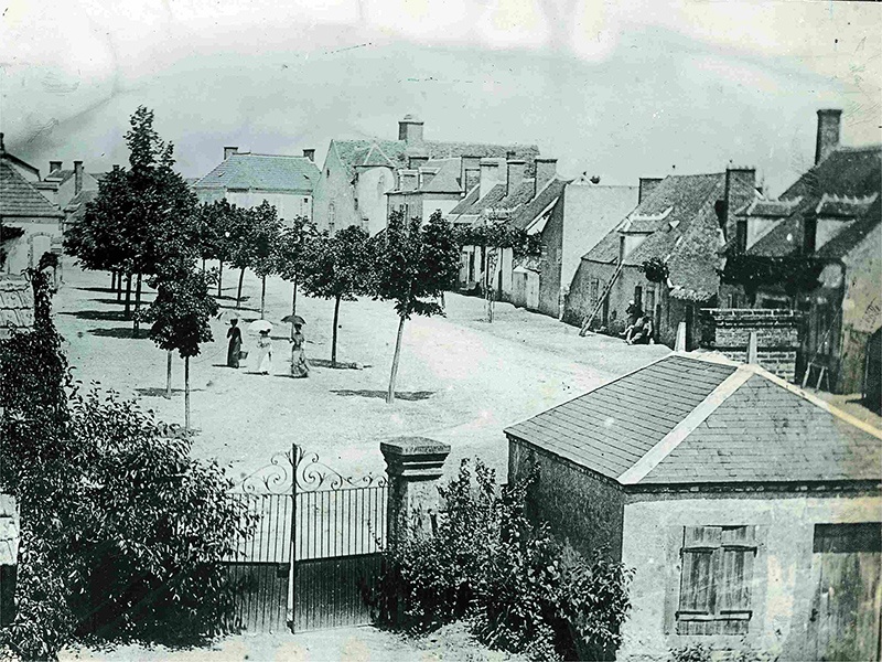 Place d'Epineuil-le-Fleuriel en 1900